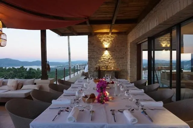 L'arbousiere Pensión 4*